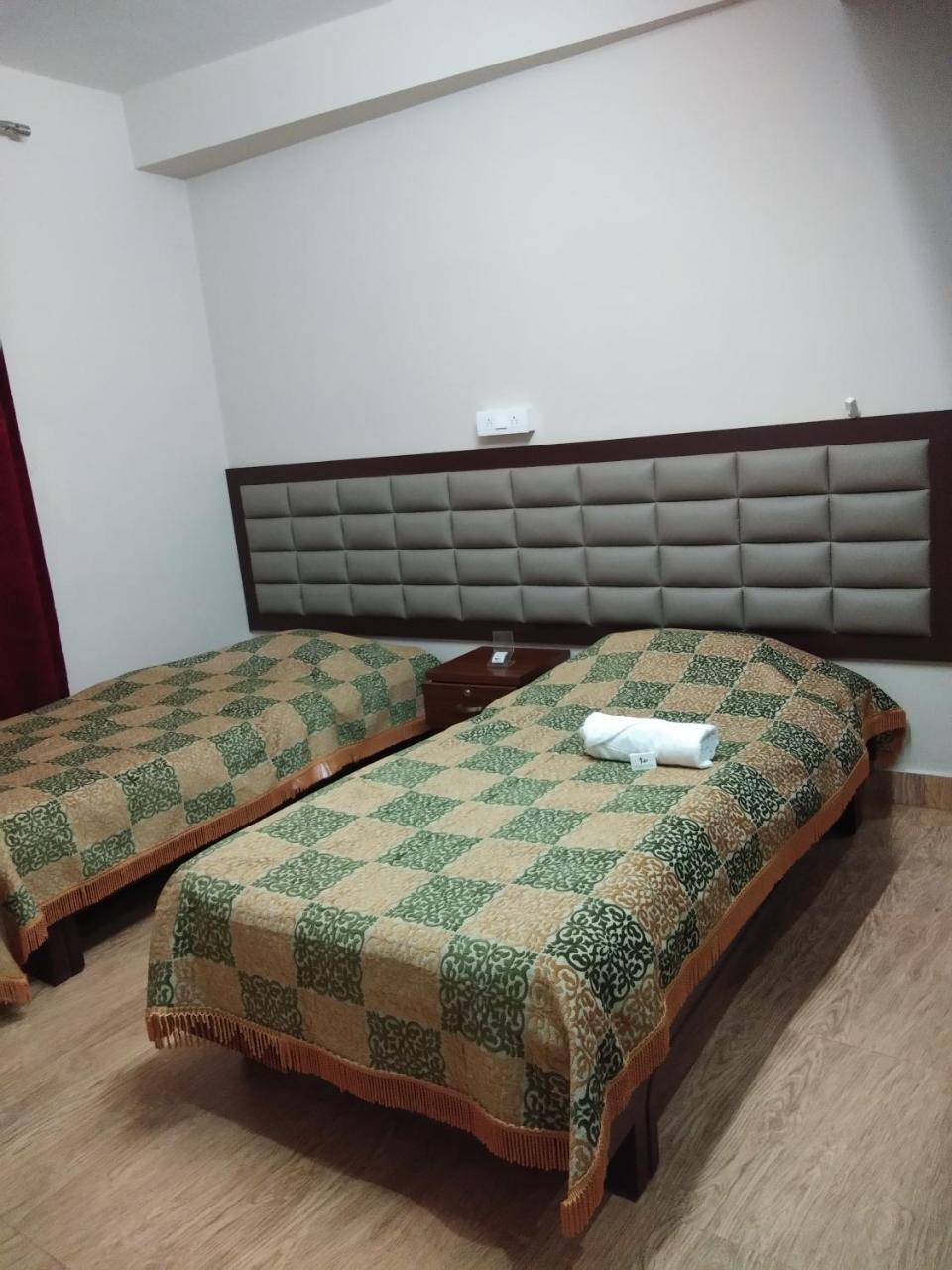 Hotel Pine Kohima Стая снимка
