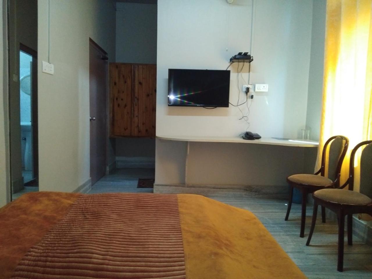 Hotel Pine Kohima Екстериор снимка